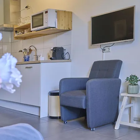 Holiday home Logeren Bij Laura Schulder